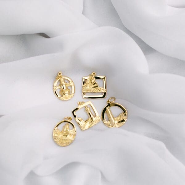 Maine Lighthouses charms collection on White