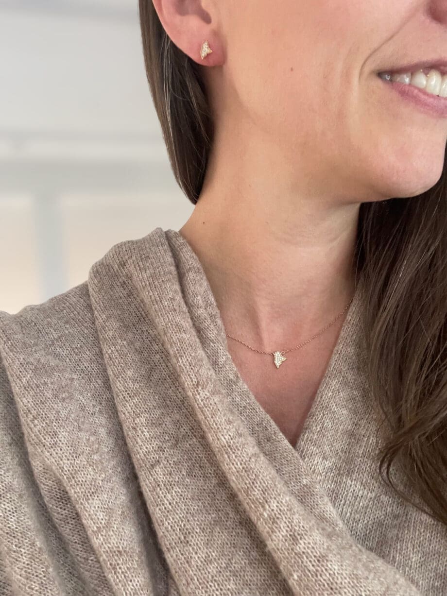 Maine-Diamond-Set on model