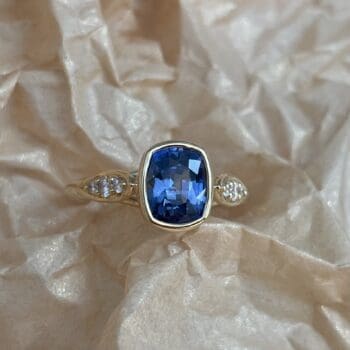 Concerto ring with 1.60 ct blue sapphire and elongated cushion cut accents in 18K yellow gold, size 6.5