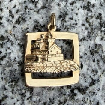 Lighthouse pendant crafted in 14K yellow gold